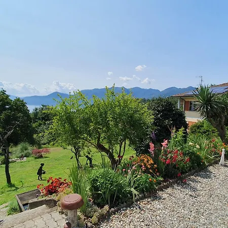 Holiday home With Enchanting Garden Overlooking The